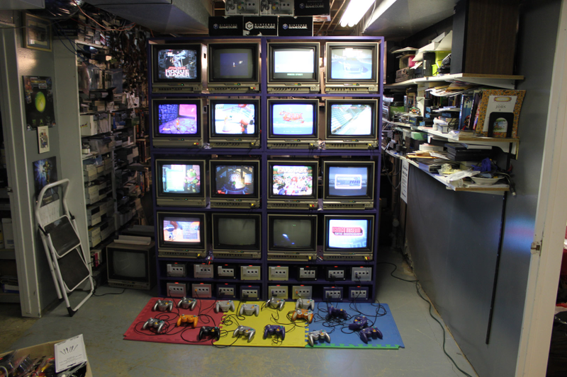 Illustration for article titled A Cube of Cubes, or a Perplexing Way to Play 16 GameCube Games